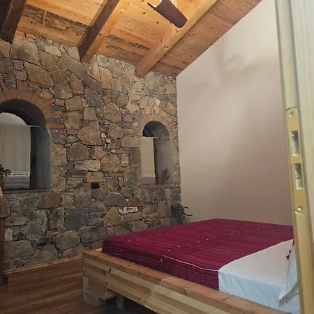 Kulla Zefit Agritourism Çiftlik konaklama Hajmel